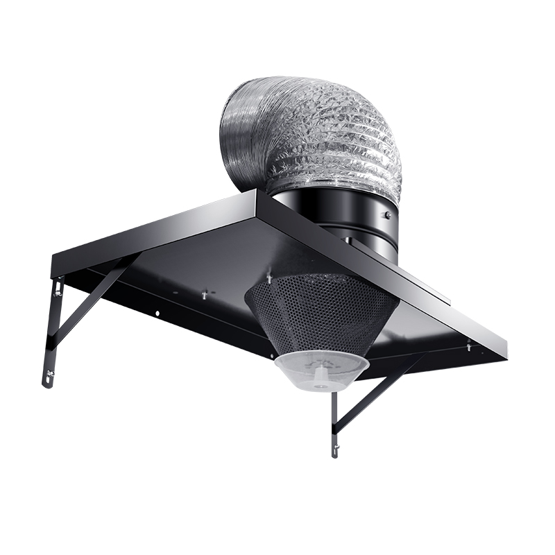 Cochall raon iarann dubh suite ar bhallaí tí, suite ar bhalla le cochall mór cruach dhosmálta agus lucht leanúna sceite sceite